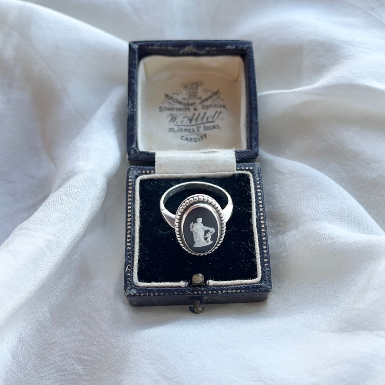 Sterling Silver Vintage Wedgwood Ring Size N